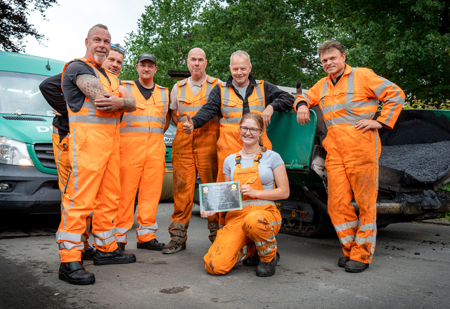 Asfalploeg oorkonde uitreiking Janniek Pool